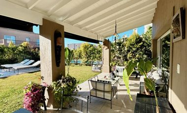 Venta Impecable Casa de 4 dormitorios   family   dependencia en Nordelta, Barrio Tipas