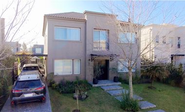 Venta Impecable Casa de 4 dormitorios   family   dependencia en Nordelta, Barrio Tipas
