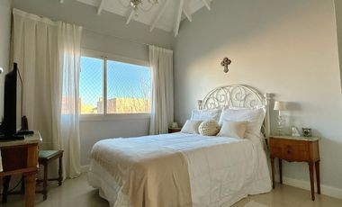 Venta Impecable Casa de 4 dormitorios   family   dependencia en Nordelta, Barrio Tipas