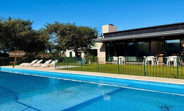 Venta Impecable Casa de 4 dormitorios   family   dependencia en Nordelta, Barrio Tipas