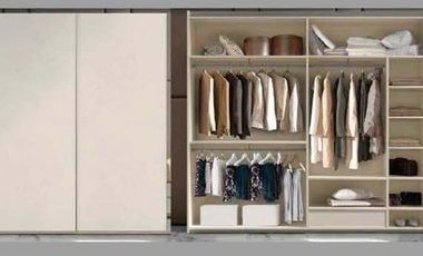 Un proyecto de viviendas ubicado en La Calabria, San Isidro, en un entorno rodeado de verde.