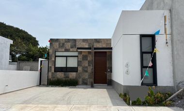 LOMAS DEL DORADO, Casa en VENTA de UNA PLANTA, 2 recamaras y jardin, (IV)