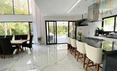 CASA EN VENTA CON ALBERCA AMUEBLADA EN PLAYA DEL CARMEN Playacar