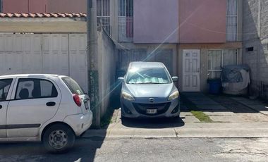 Venta de casa en condominio en Los Héroes Toluca, con 2 recámaras