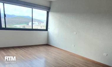 CASA EN VENTA EN CLUB DE GOLF