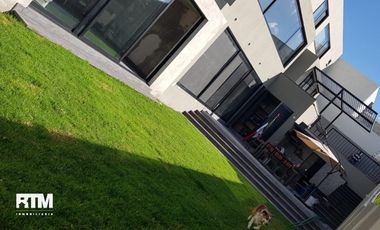 CASA EN VENTA EN CLUB DE GOLF