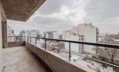 Venta Departamento 2 ambientes Villa Urquiza Piso completo, balcón corrido y palier privado