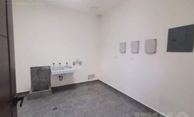 CASA EN VENTA EN FRACCIONAMIENTO PRIVADO AL SUR DE MONTERREY, EQUIPADA