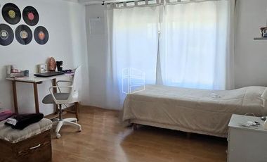 Venta - Local comercial y Departamento sobre San Juan  - L018