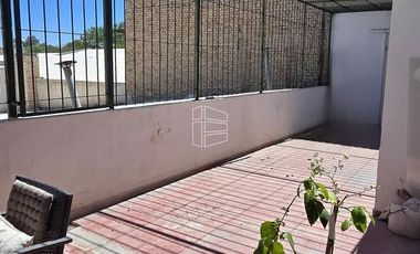 Venta - Local comercial y Departamento sobre San Juan  - L018