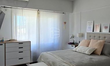 Venta - Local comercial y Departamento sobre San Juan  - L018