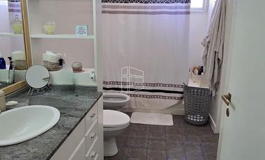 Venta - Local comercial y Departamento sobre San Juan  - L018