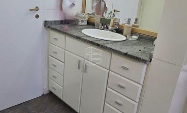 Venta - Local comercial y Departamento sobre San Juan  - L018