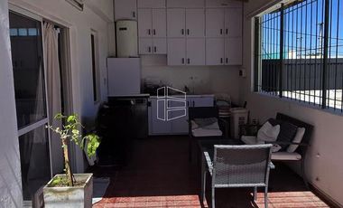 Venta - Local comercial y Departamento sobre San Juan  - L018