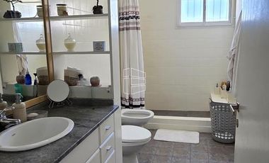 Venta - Local comercial y Departamento sobre San Juan  - L018