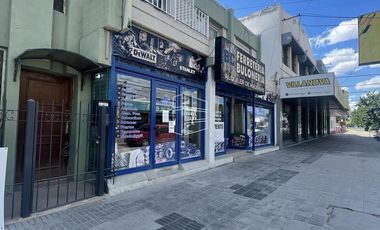 Venta - Local comercial y Departamento sobre San Juan  - L018