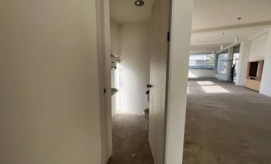 LOCAL EN VENTA EN TORRE FORJADORES, ZONA FORJADORES.