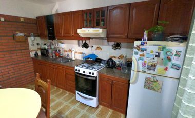 CASA 3 AMBIENTES CON AMPLIO PATIO Y TERRAZA