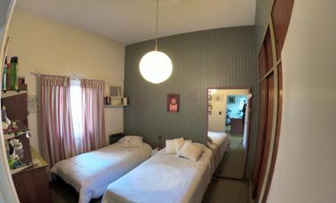 CASA 3 AMBIENTES CON AMPLIO PATIO Y TERRAZA