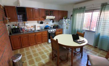 CASA 3 AMBIENTES CON AMPLIO PATIO Y TERRAZA