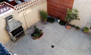 CASA 3 AMBIENTES CON AMPLIO PATIO Y TERRAZA