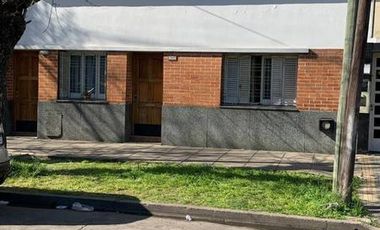 CASA 3 AMBIENTES CON AMPLIO PATIO Y TERRAZA