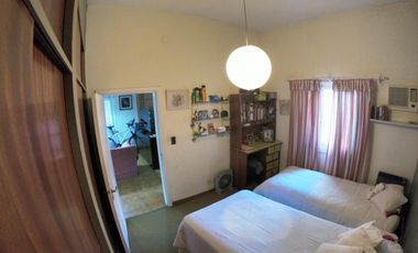 CASA 3 AMBIENTES CON AMPLIO PATIO Y TERRAZA