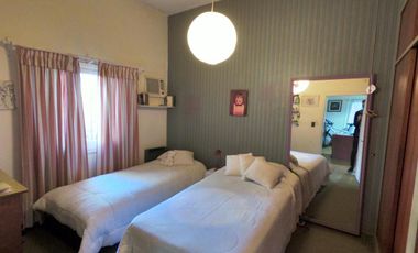 CASA 3 AMBIENTES CON AMPLIO PATIO Y TERRAZA