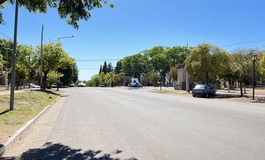 Local comercial con vivienda frente Parque Quirós
