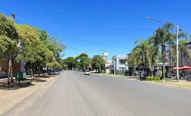 Local comercial con vivienda frente Parque Quirós