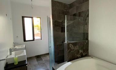 Bonita casa en venta en Lomas de Vallescondido