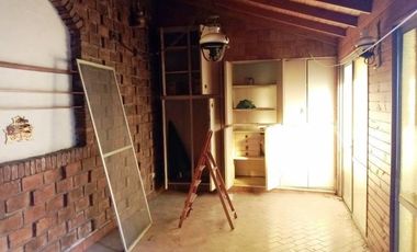 CASA  2 FAMILIAS CON FONDO Y QUINCHO