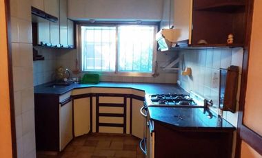 CASA  2 FAMILIAS CON FONDO Y QUINCHO