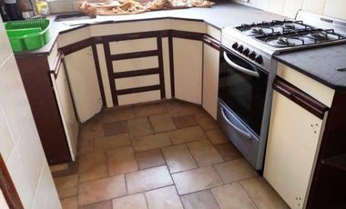 CASA  2 FAMILIAS CON FONDO Y QUINCHO