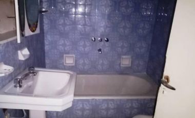 CASA  2 FAMILIAS CON FONDO Y QUINCHO