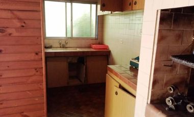 CASA  2 FAMILIAS CON FONDO Y QUINCHO