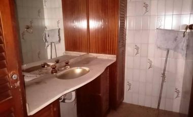 CASA  2 FAMILIAS CON FONDO Y QUINCHO