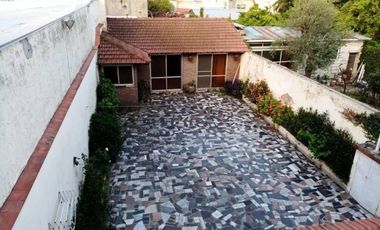 CASA  2 FAMILIAS CON FONDO Y QUINCHO