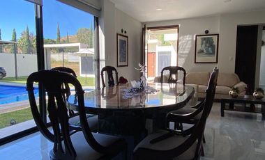 Casa en venta en Atlixco, a metros de la Aldea con alberca y 4 recámaras