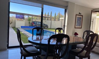 Casa en venta en Atlixco, a metros de la Aldea con alberca y 4 recámaras
