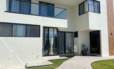 Casa en venta en Atlixco, a metros de la Aldea con alberca y 4 recámaras