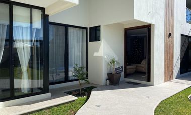 Casa en venta en Atlixco, a metros de la Aldea con alberca y 4 recámaras