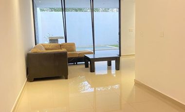 RESIDENCIA EN VENTA EN EXCELENTES CONDICIONES DE USO, COMO NUEVA EN TEMOZON NORTE, MERIDA, YUCATAN.