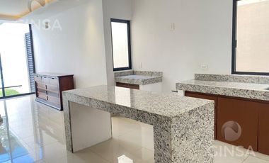 RESIDENCIA EN VENTA EN EXCELENTES CONDICIONES DE USO, COMO NUEVA EN TEMOZON NORTE, MERIDA, YUCATAN.