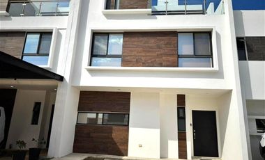 CASA EN VENTA 3 REC 166 M2  EN PLAYA DEL CARMEN CON CASA CLUB