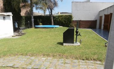vendo casa americana con fondo y piscina
