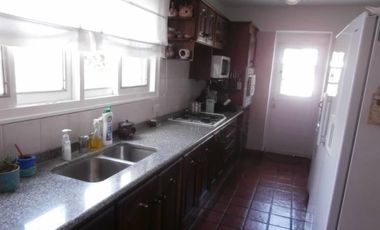 vendo casa americana con fondo y piscina