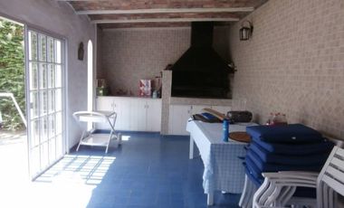 vendo casa americana con fondo y piscina