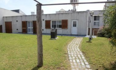 vendo casa americana con fondo y piscina