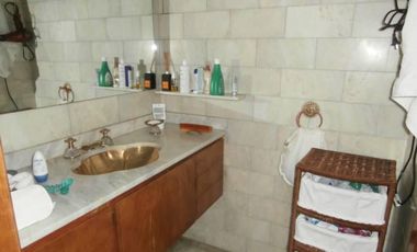 vendo casa americana con fondo y piscina